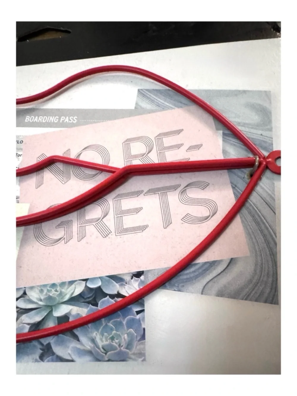 New Umbra Loft Red Lips Wire Mount Photo Holder